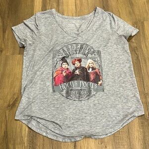 SO size L “Sanderson Sisters” v-neck t-shirt